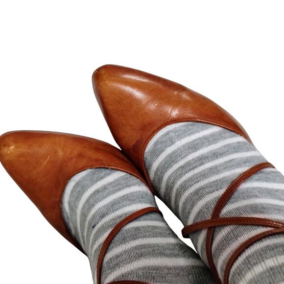 60s Brown Leather Ankle Wrap Strap Closed Toe Chainlink Detail Heels Size 7.5 - Picture 4 of 15